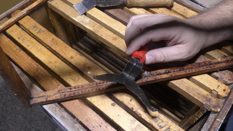Tool tip – Window Molding Clip Removal Tool